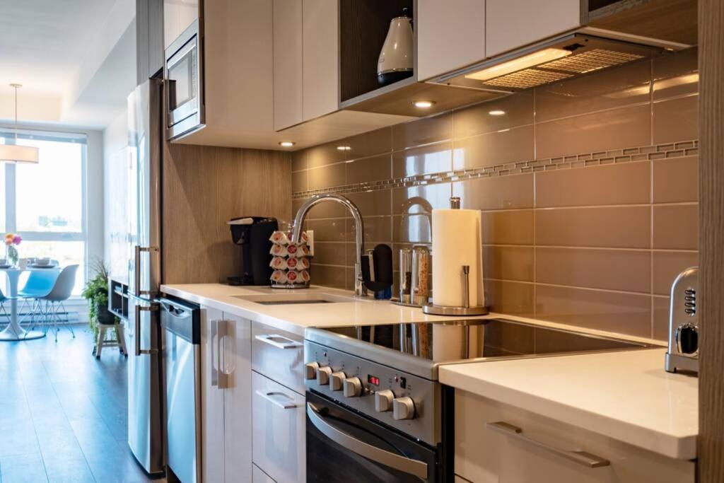 Clean 4Th Floor 1 Bedroom Apt In Old Town China Town Victoria Exterior photo