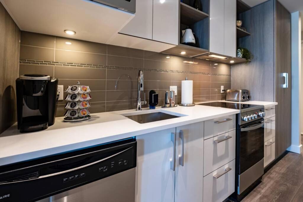 Clean 4Th Floor 1 Bedroom Apt In Old Town China Town Victoria Exterior photo